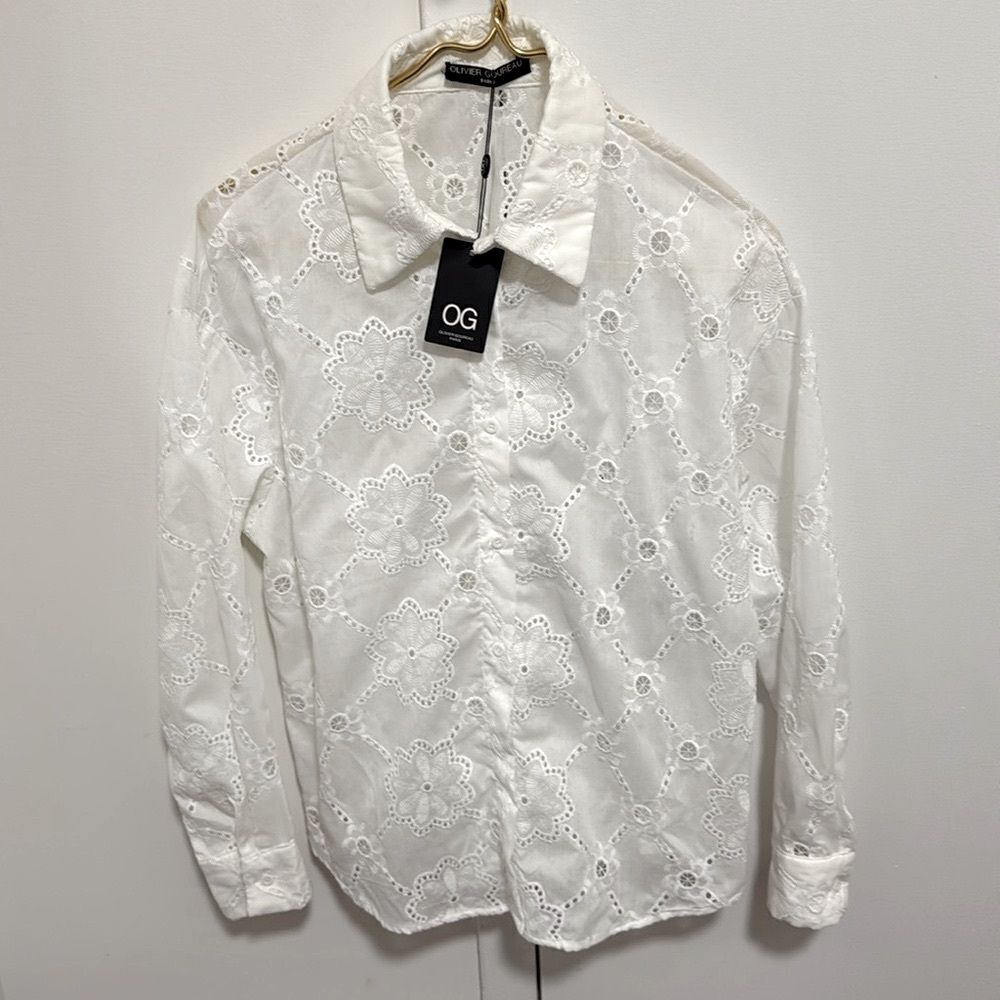 NWT Eyelet Embroidered White Long Sleeve Women’s Blouse. Size Small.